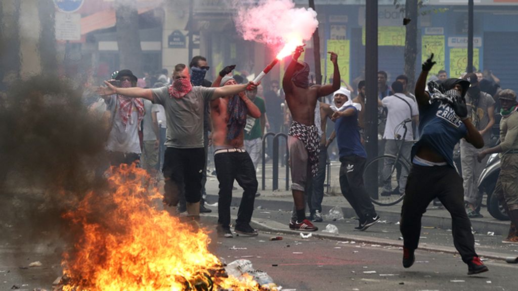 Gases lacrimógenos y proyectiles en las calles de París