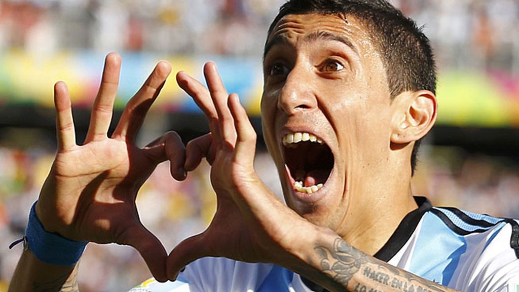 El mejor Di María guía a Argentina a cuartos