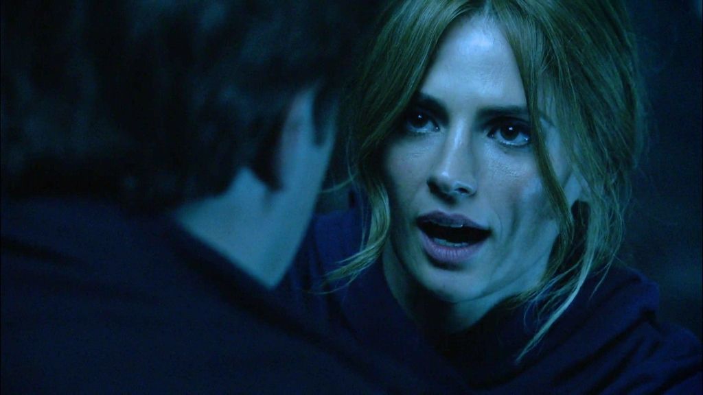 Beckett salva a Castle y desaparece después de darle un beso