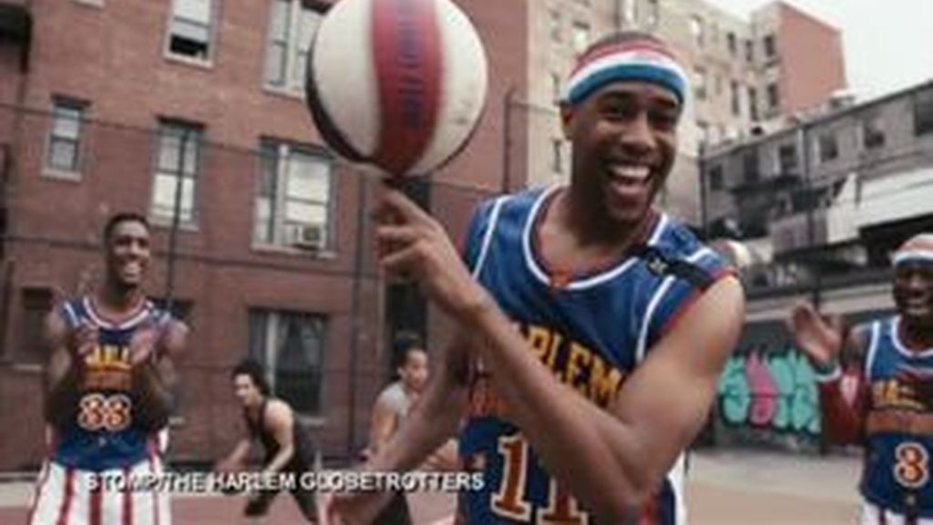 Los Glober Trotters graban un videoclip de percusión con palmeos y rebotes