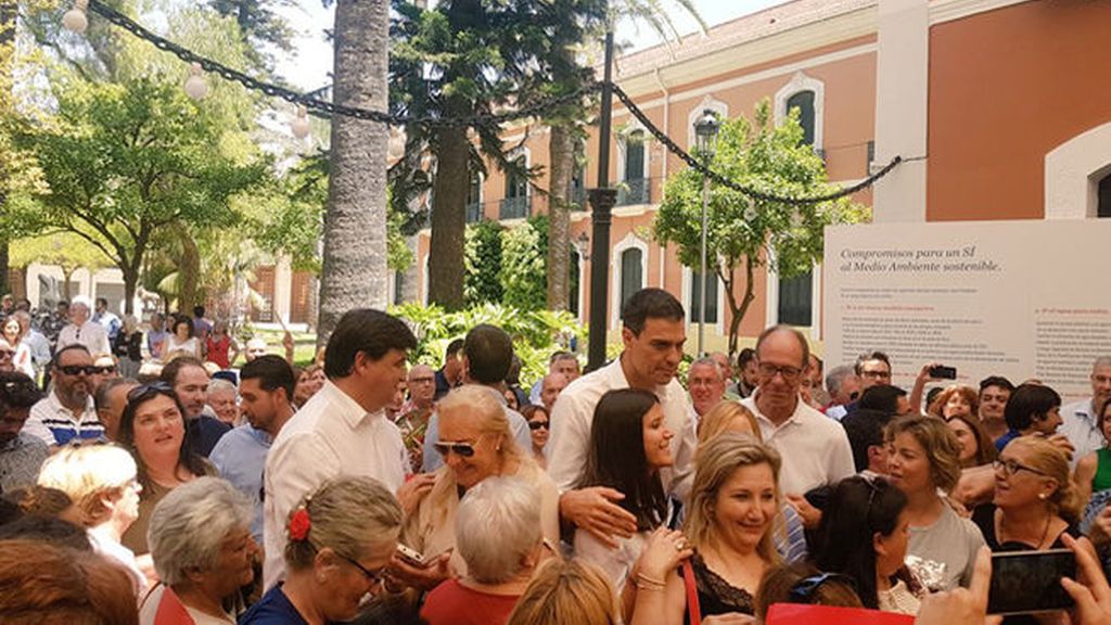 Sánchez llama a la movilización de sus votantes ante unos sondeos desalentadores