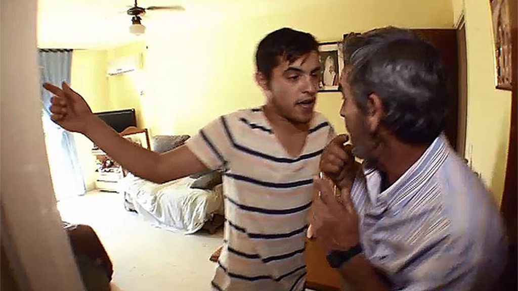 José Manuel obliga a su padre a comer en la habitación