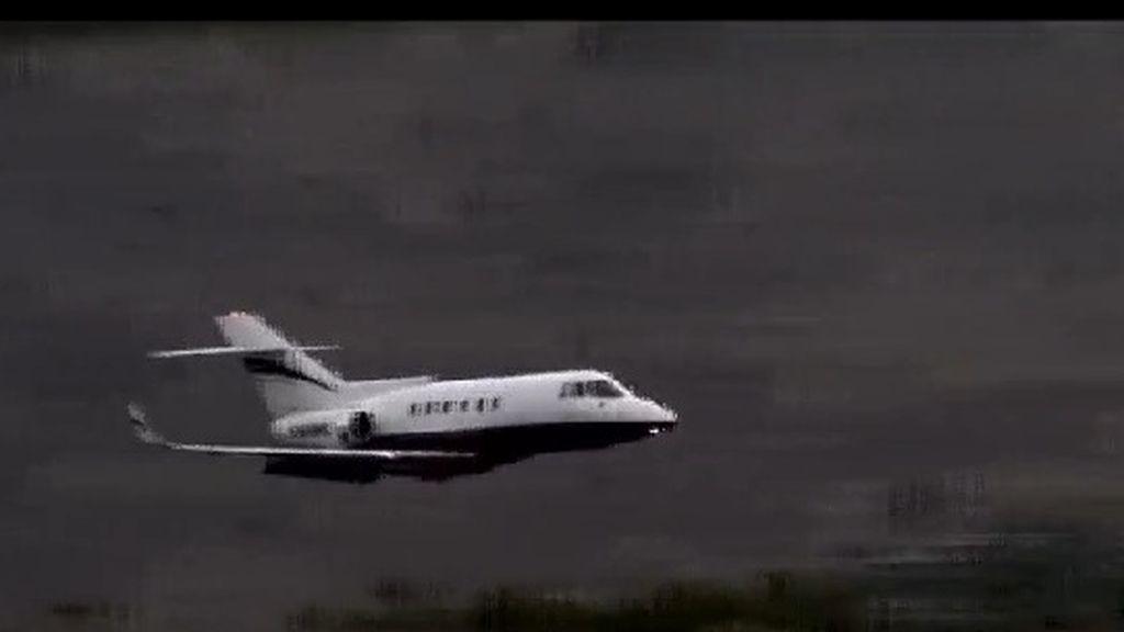 Un avión logra tomar tierra en California tras fallar el tren de aterrizaje