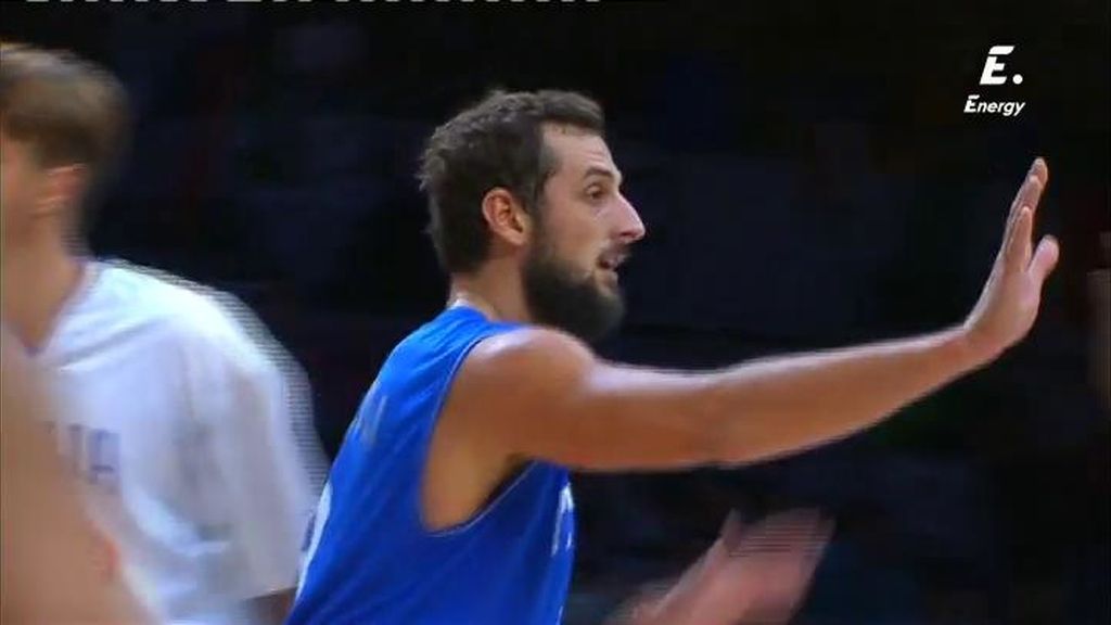 ¡Belinelli está de dulce! ¡Clava tres triples en el primer cuarto y lanza a Italia!