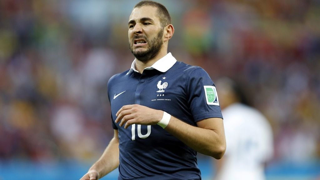 Benzema no será convocado por Francia hasta que se aclare su situación judicial