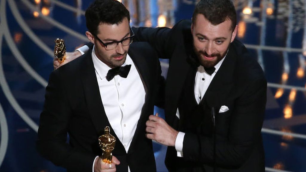 Sam Smith dedica su Óscar a los homosexuales