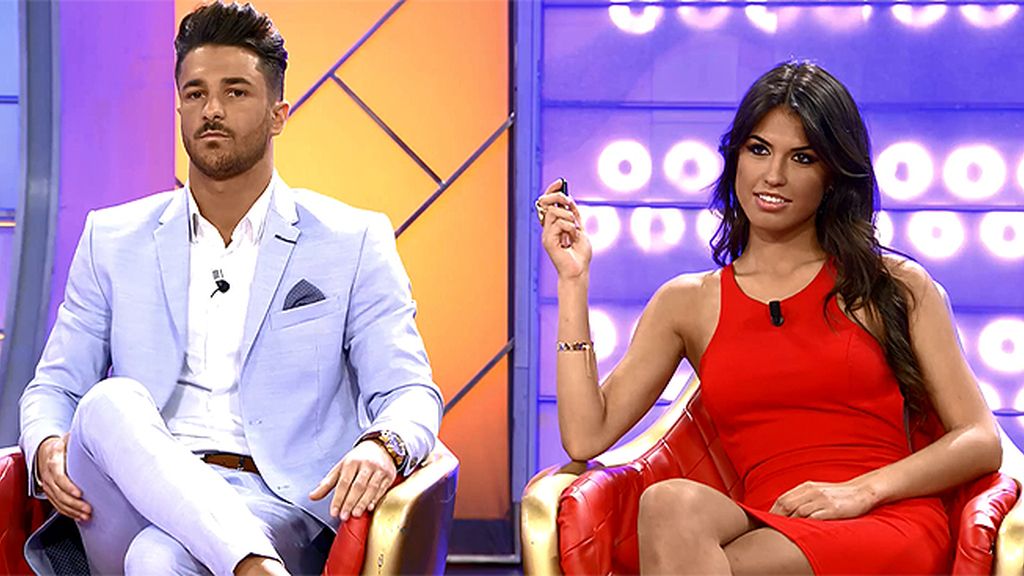 Sofía escribió un tuit a Hugo a las tres de la mañana diciendo que le quería