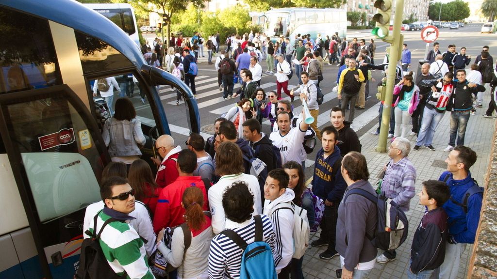 Miles de personas viajan de Madrid a Lisboa