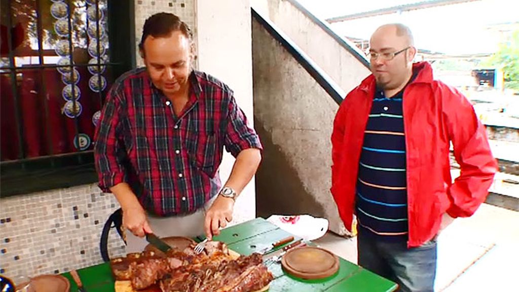 Reunión de cocineros para degustar el plato estrella argentino: la carne a la parrilla
