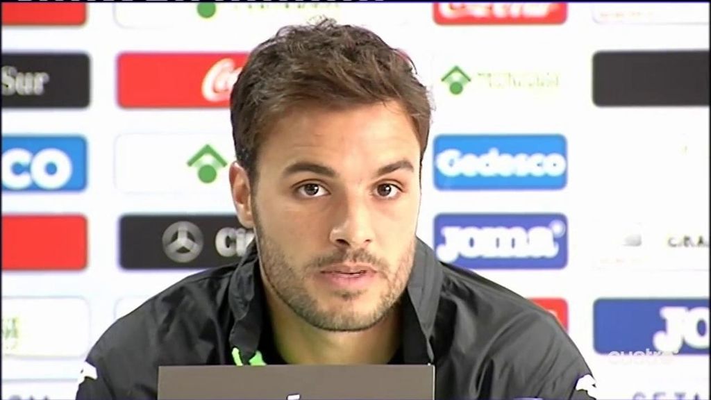 Iniesta llamó a Pedro León para disculparse por interrumpir la rueda de prensa