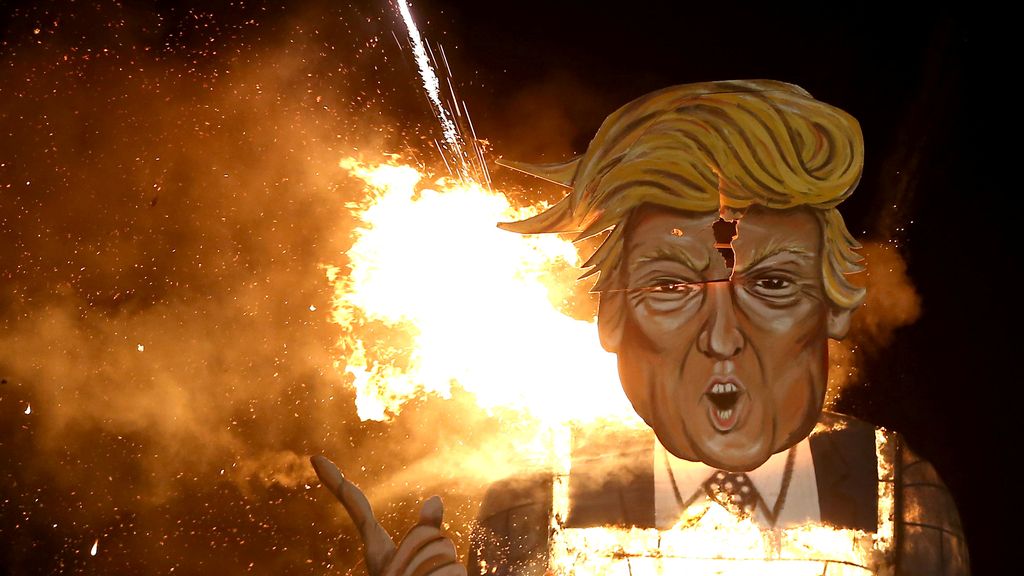 Donald Trump 'arde' en la tradicional Noche de Guy Fawkes