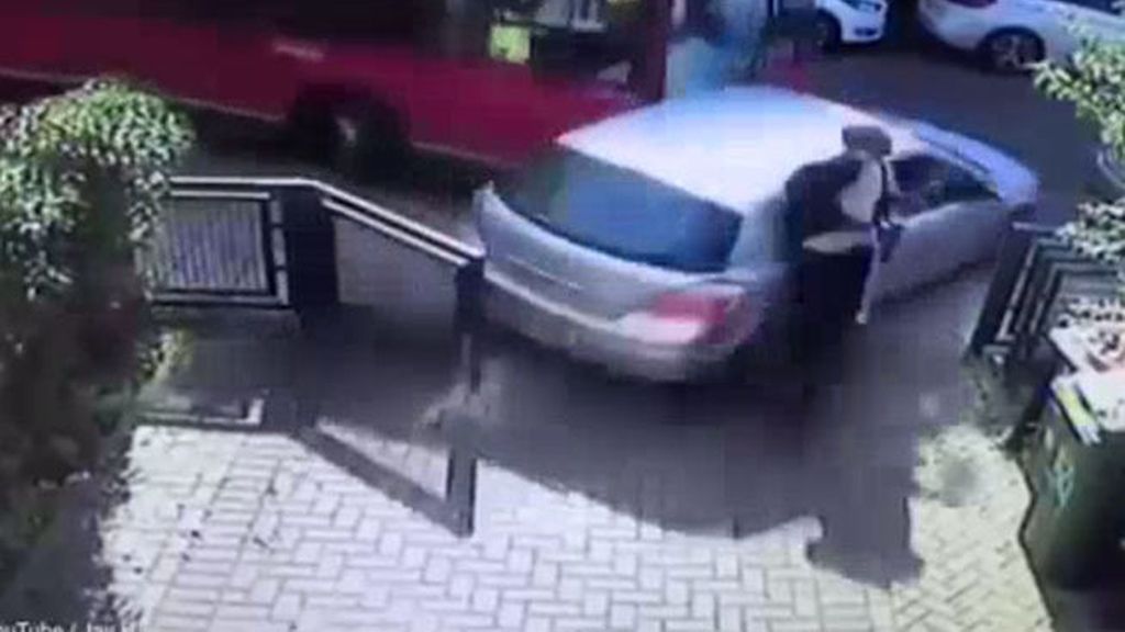 Un peatón sobrevive de milagro al atropello de un coche en Londres