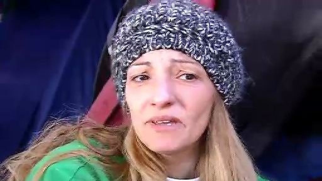 Acampa a las puertas del banco que la quiere desahuciar