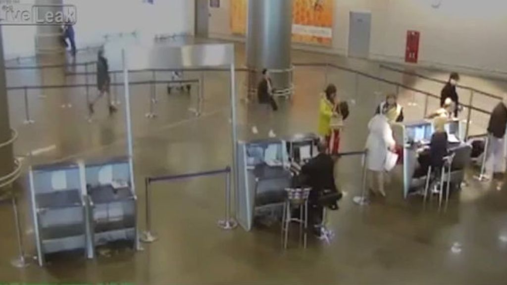 Una niña burla la seguridad del aeropuerto y se monta en el avión sola y sin billete