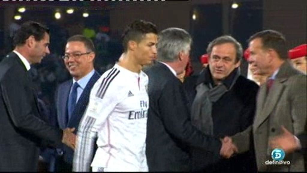 Platini busca con la mirada a Cristiano Ronaldo y el portugués evita saludarle