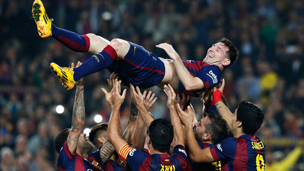 La grada del Barça, del aplauso a Messi a la pitada a Zubi en el video-homenaje