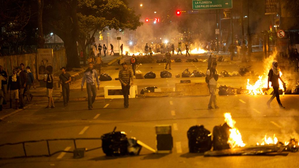 Miles de venezolanos se manifiestan para exigir el desarme de los grupos violentos