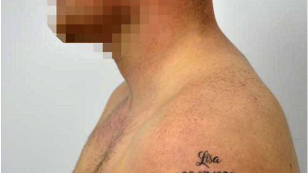 El alemán sospechoso de degollar a su mujer se tatuó la fecha del crimen