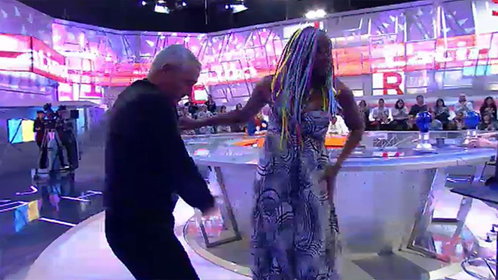 Poli se atreve con el 'Latino' de Francisco