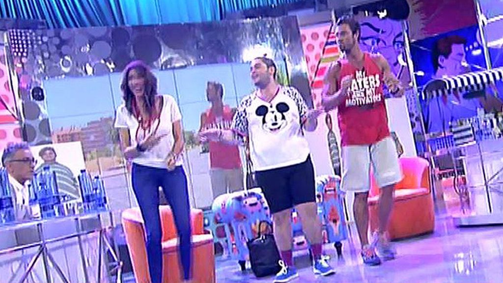 Sema da una clase de zumba