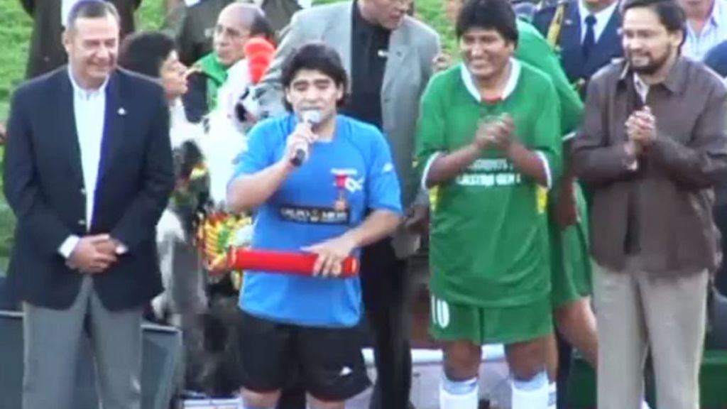El presidente de Bolivia, Evo Morales, ficha por un equipo profesional de fútbol