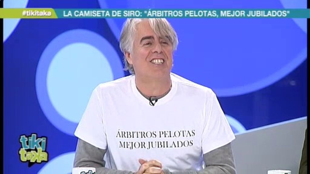 Siro López dedica una camiseta a Iturralde: "Árbitros pelotas, mejor jubilados"