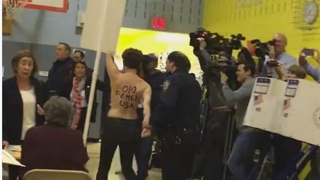 Protesta de Femen en el colegio electoral de Donald Trump
