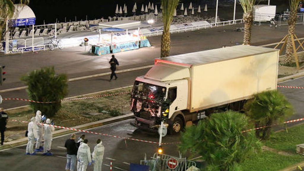 Al menos 84 muertos en un ataque terrorista con un camión en Niza