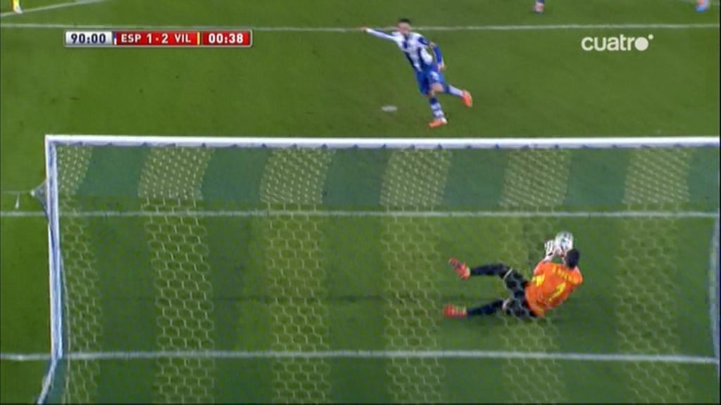 ¡Asenjo para un penalti a Sergio García en el descuento y da la victoria al Villarreal! ¡Asenjo para un penalti a Sergio García en el descuento y da la victoria al Villarreal!