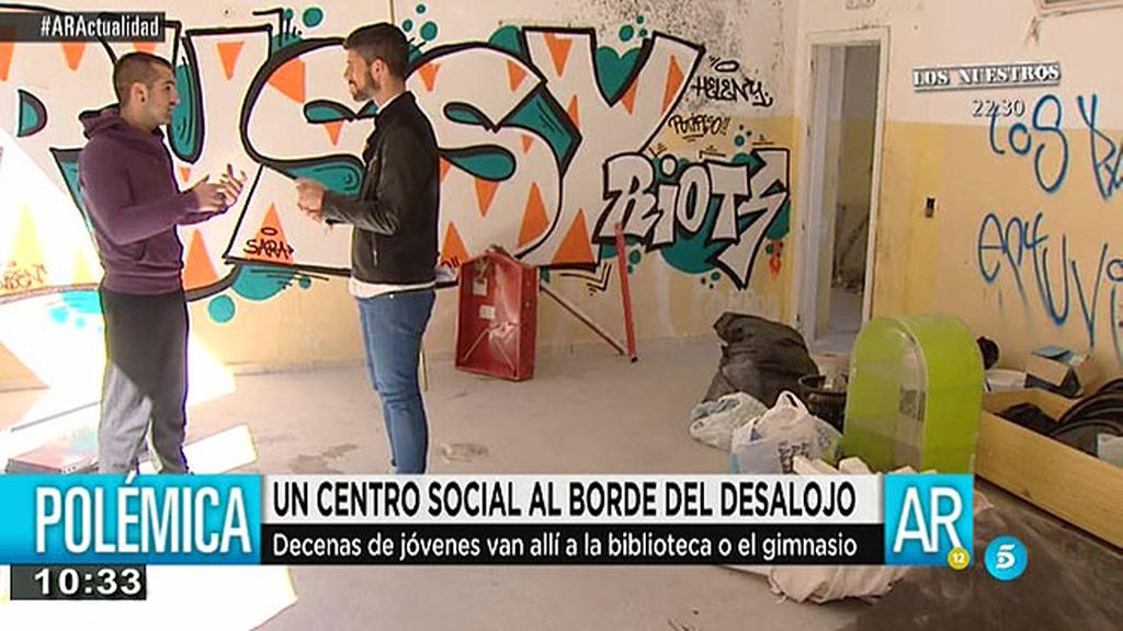Un centro social de Vallecas levantado en un instituto abandonado, al borde del desalojo