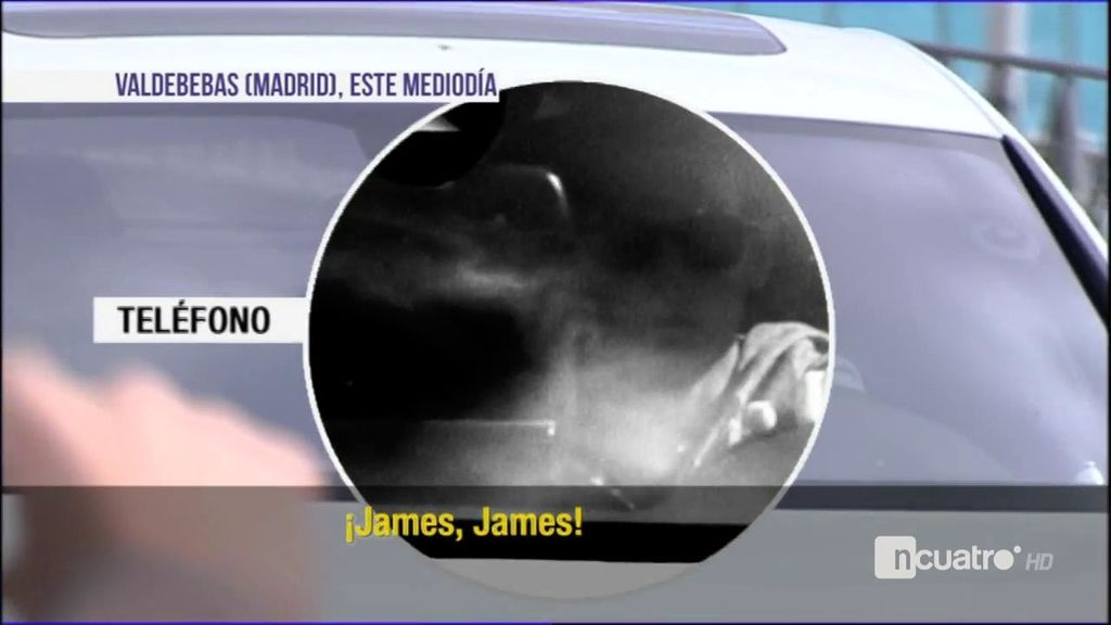 ¡James Rodríguez sale conduciendo del entrenamiento hablando por el móvil!