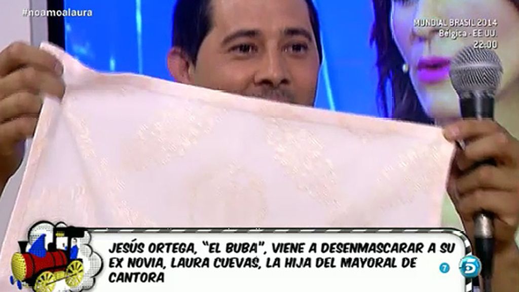Jesús Ortega, exnovio de Laura Cuevas, muestra las servilletas de Cantora