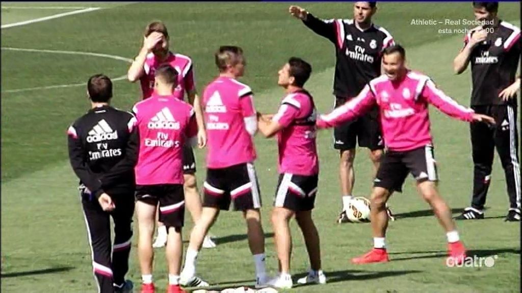 Jesé será titular ante el Almería y lo celebró con un hat-trick de caños en el entrenamiento