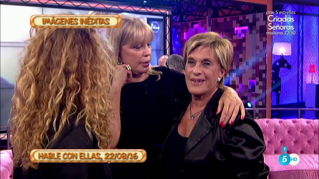 IMÁGENES INÉDITAS: Chelo y Bárbara Rey hablan detrás de las cámaras
