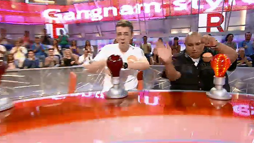 'King África' y su equipo lo dan todo con el 'Gangnam Style' y su coreografía