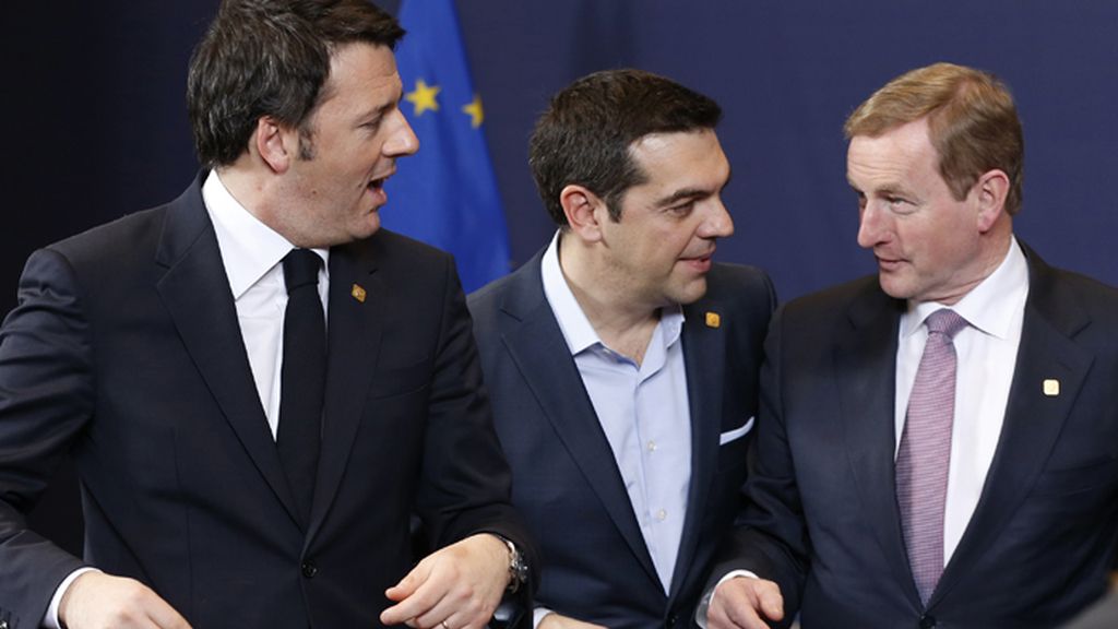 Tsipras posa con todo el Consejo Europeo