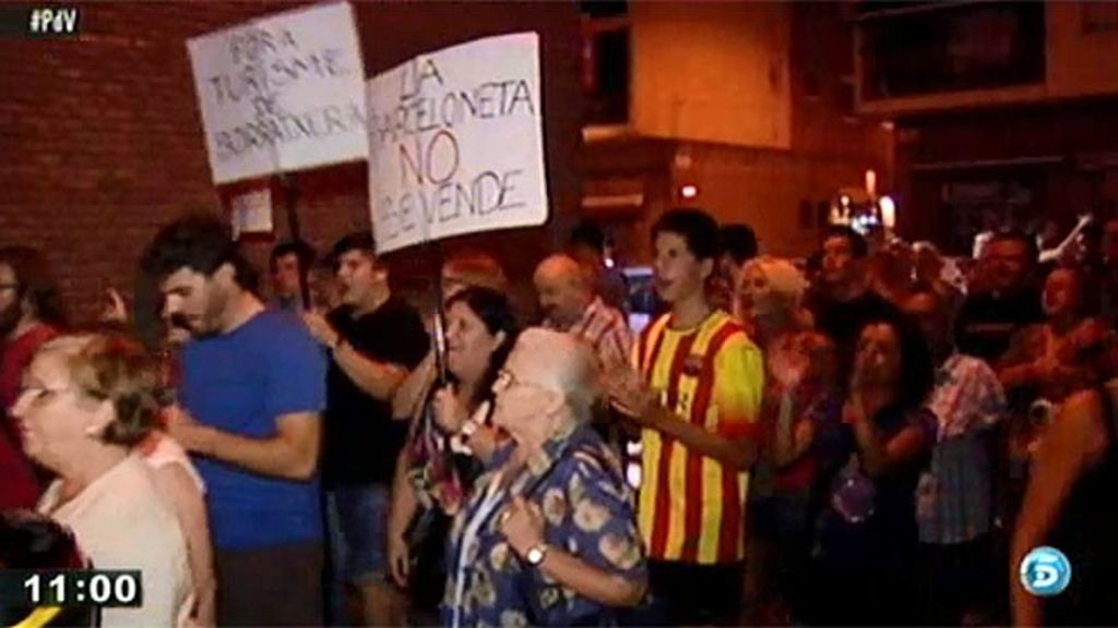 Los vecinos de la Barceloneta se manifiestan en contra del turismo de borrachera del barrio