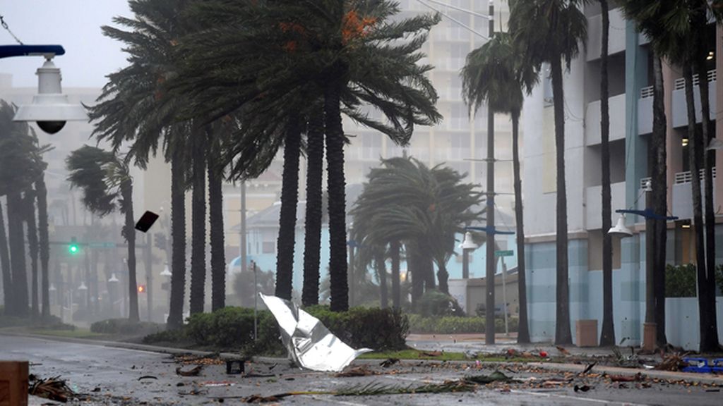 El huracán ‘Matthew’ ya castiga a Estados Unidos con vientos superiores a los 200 k/h