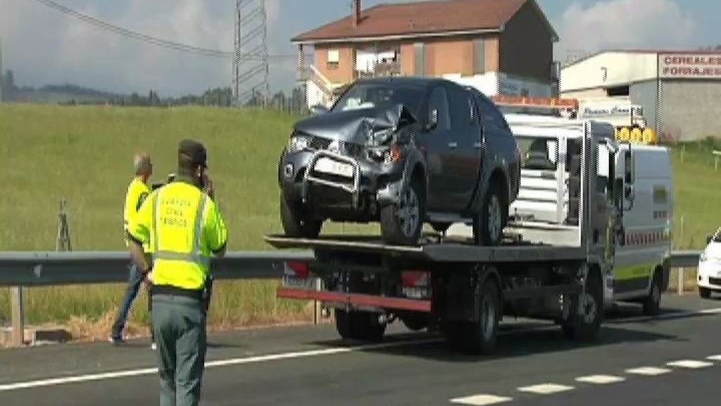 Mueren dos personas en un choque en cadena en la A-8