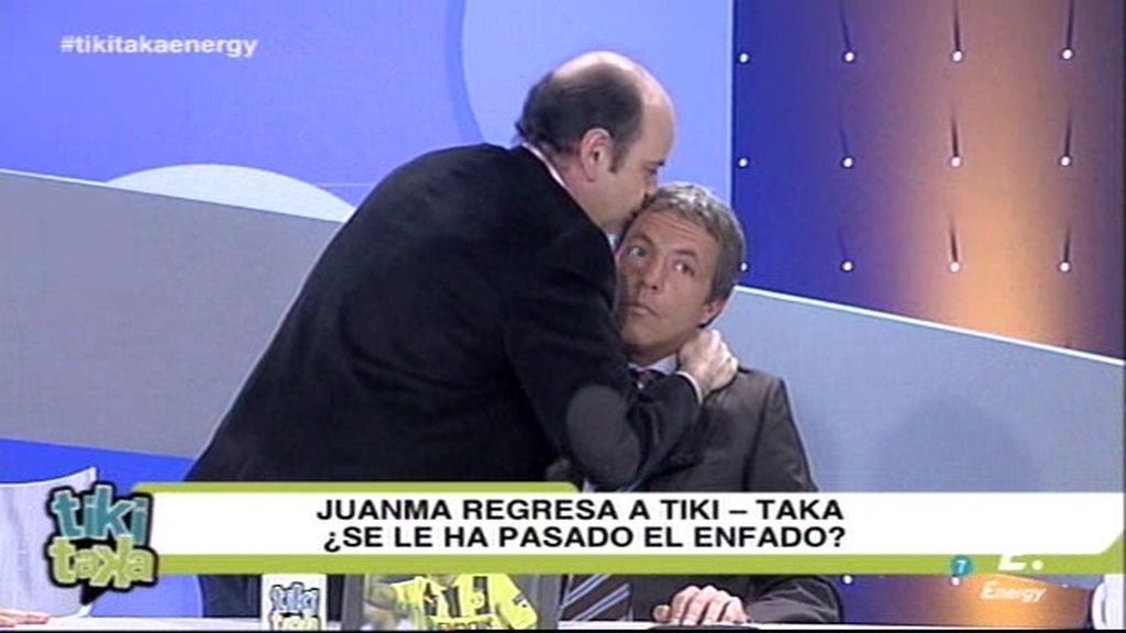 Juanma Rodríguez regresa a Tiki Taka tras su enfado y da un beso a Cristóbal Soria