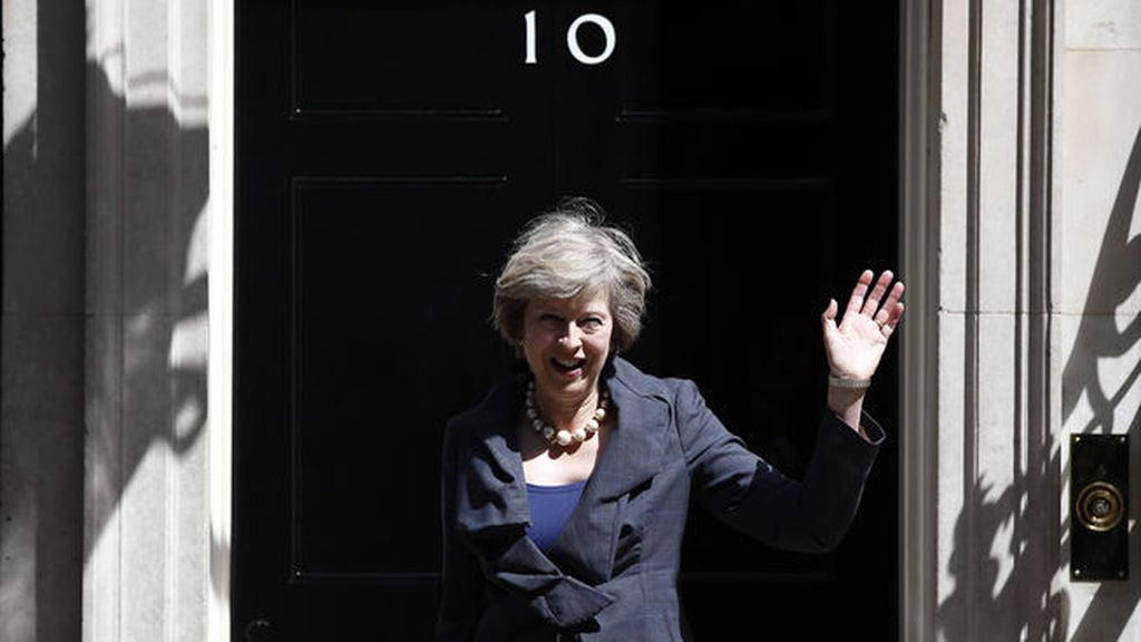 Theresa May a un paso de Downing Street, tras el 'bye bye' de David Cameron