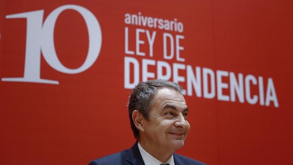 Zapatero, 10 años de su ley de dependencia, pero le preguntan por Susana Díaz