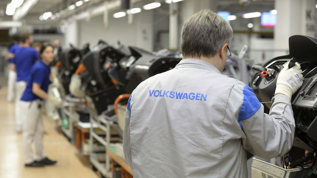 Los trabajadores de Volkswagen viven con preocupación la crisis del grupo