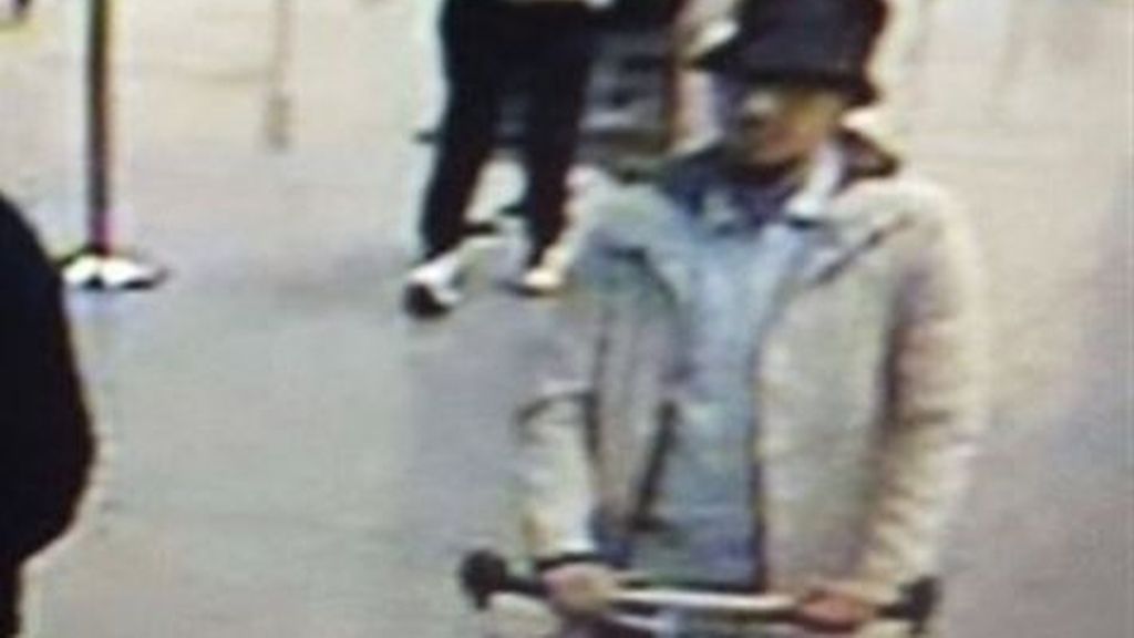 El terrorista del sombrero caminó durante dos horas tras atentar en Bruselas