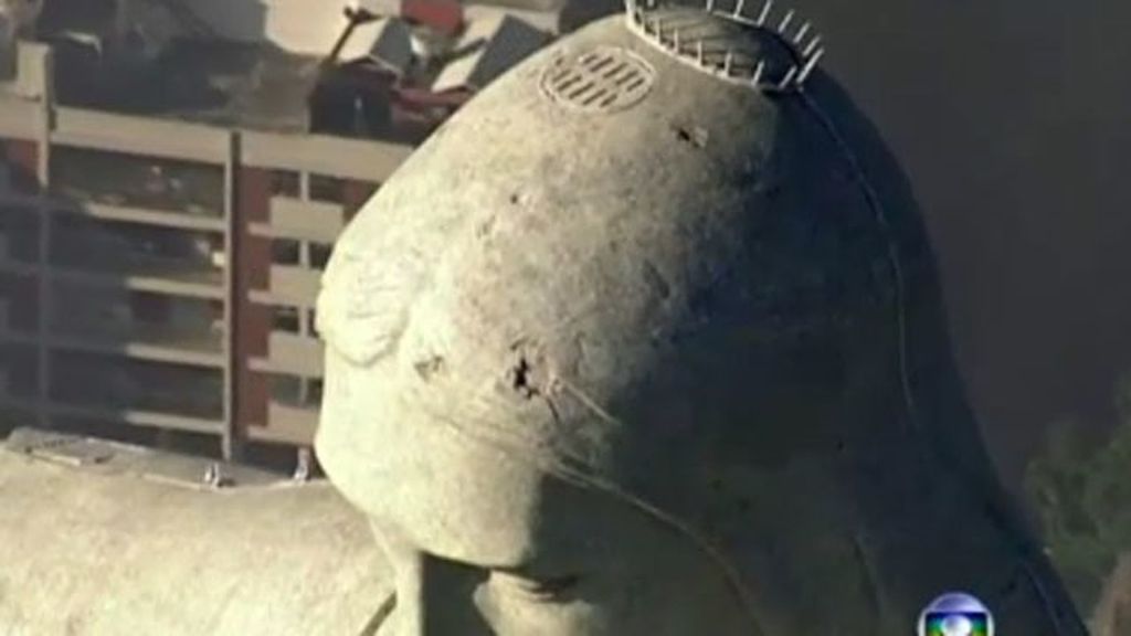 El Cristo Redentor también fue 'herido' en la cabeza