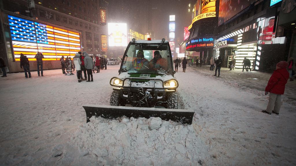 Una tormenta de nieve amenaza a 100 millones de personas en EEUU