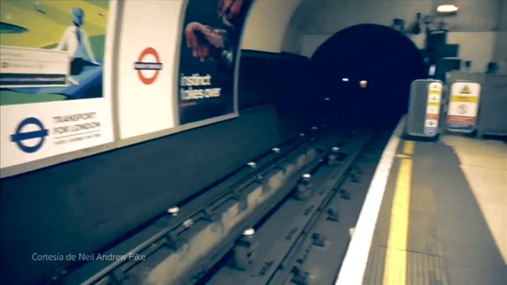 Mundo Insólito: Un fantasma deambula por una estación en el metro de Londres