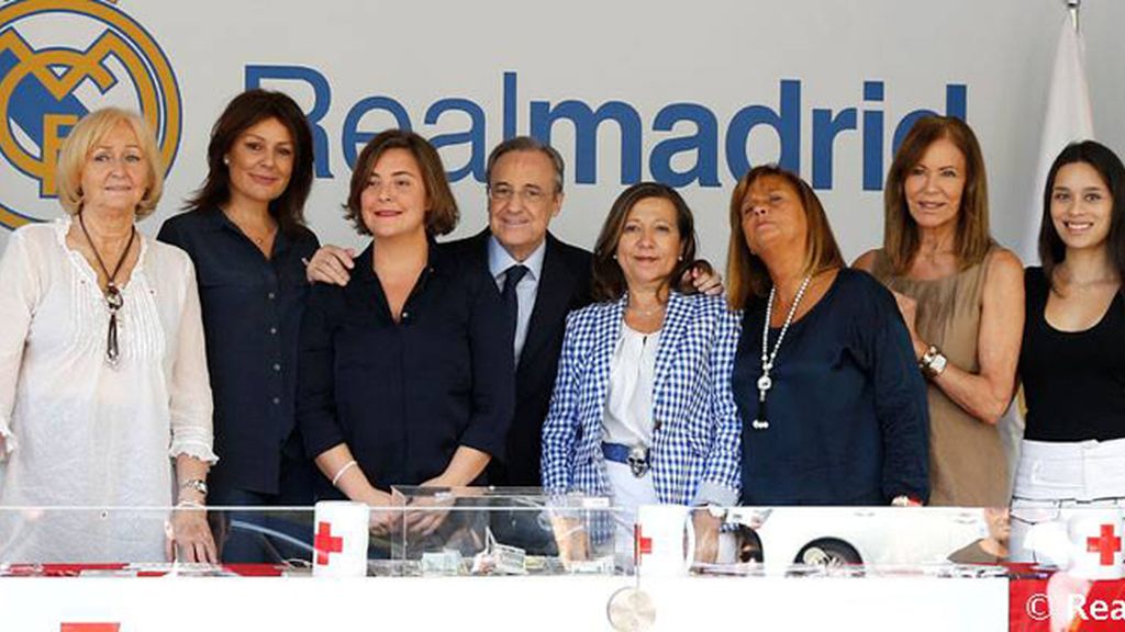 El Real Madrid apoya a la Cruz Roja en el día de la banderita