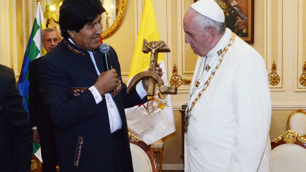 Curioso regalo de Evo Morales al Papa