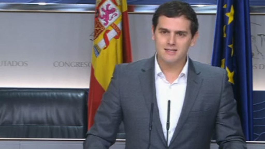 Rivera condiciona un acuerdo con el PSOE a una "reforma exprés" de la Constitución